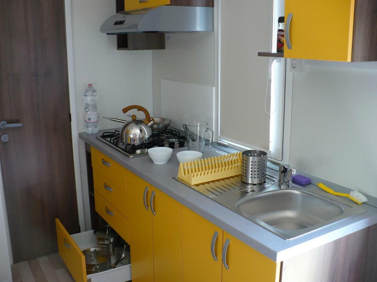 Victoria Mobilehome In Centro Vacanze San Francesco Duna Verde Kültér fotó